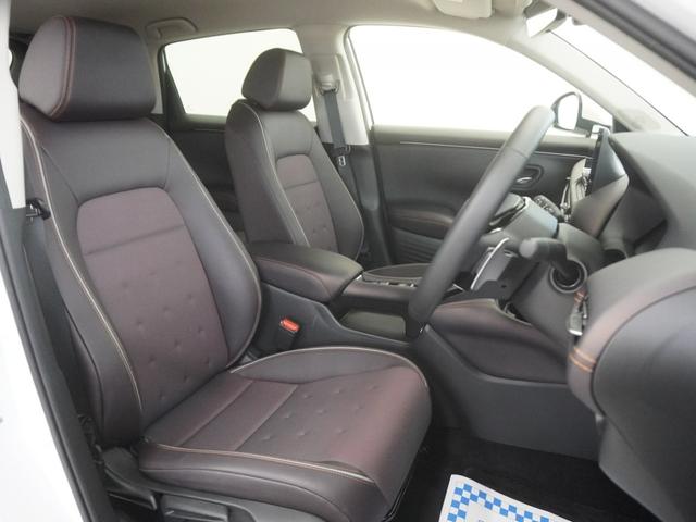 �g�̂��ݍ��ޗl�Ȍ`��ŁA�z�[���h���̂���t�����g�V�[�g�B��������Ǝx���Ă����̂ŁA�����Ԃ̉^�]�����K�ɃT�|�[�g���Ă���܂��B