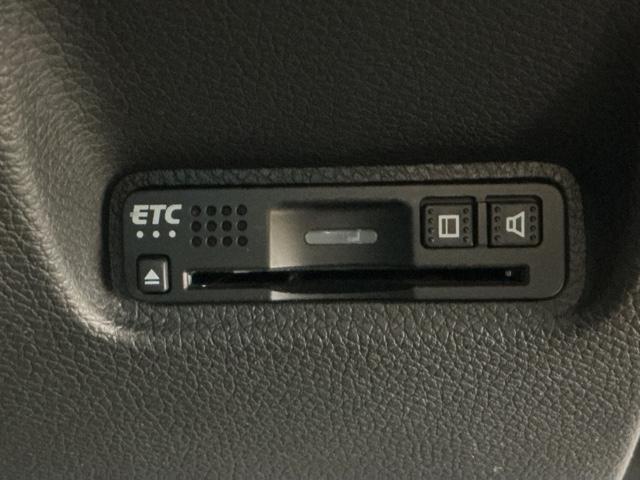 シビック セダン ホンダ認定中古車 純正ドラレコ前 LED サイドエアバッグ DVD視聴可能 横滑り防止装置 USB 地デジTV リアカメラ クルーズコントロール アイドリングストップ スマキー 前席シートヒーター(9枚目)
