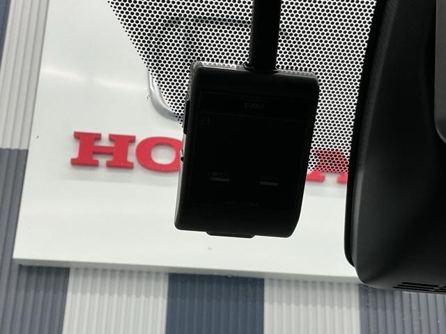 エスクァイア ハイブリッドＧｉプレミアムパッケージ　純正ドラレコ前　純正ナビ　ＬＥＤライト　地上デジタル　衝突被害軽減　クリアランスソナー　オートライト　Ｂカメラ　クルコン　スマートキー　ナビ＆ＴＶ　キーレス　前席シートヒーター　盗難防止装置　ＡＢＳ（6枚目）