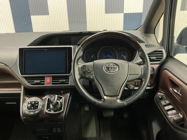 エスクァイア ハイブリッドＧｉプレミアムパッケージ　純正ドラレコ前　純正ナビ　ＬＥＤライト　地上デジタル　衝突被害軽減　クリアランスソナー　オートライト　Ｂカメラ　クルコン　スマートキー　ナビ＆ＴＶ　キーレス　前席シートヒーター　盗難防止装置　ＡＢＳ（17枚目）