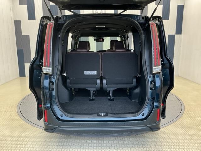 エスクァイア ハイブリッドＧｉプレミアムパッケージ　純正ドラレコ前　純正ナビ　ＬＥＤライト　地上デジタル　衝突被害軽減　クリアランスソナー　オートライト　Ｂカメラ　クルコン　スマートキー　ナビ＆ＴＶ　キーレス　前席シートヒーター　盗難防止装置　ＡＢＳ（20枚目）