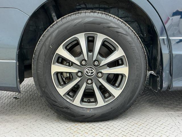 エスクァイア ハイブリッドＧｉプレミアムパッケージ　純正ドラレコ前　純正ナビ　ＬＥＤライト　地上デジタル　衝突被害軽減　クリアランスソナー　オートライト　Ｂカメラ　クルコン　スマートキー　ナビ＆ＴＶ　キーレス　前席シートヒーター　盗難防止装置　ＡＢＳ（22枚目）