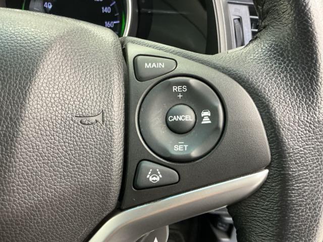 フィットハイブリッド Ｌホンダセンシング　ＬＥＤヘッドライト　バックカメラ　ＥＴＣ　軽減ブレーキ　Ｒカメ　サイドＳＲＳ　横滑り防止　フルセグテレビ　記録簿　ナビＴＶ　パワーステアリング　盗難防止装置　オートクルーズ　ＤＶＤ再生　ＡＢＳ（6枚目）