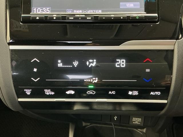 フィットハイブリッド Ｌホンダセンシング　ＬＥＤヘッドライト　バックカメラ　ＥＴＣ　軽減ブレーキ　Ｒカメ　サイドＳＲＳ　横滑り防止　フルセグテレビ　記録簿　ナビＴＶ　パワーステアリング　盗難防止装置　オートクルーズ　ＤＶＤ再生　ＡＢＳ（12枚目）