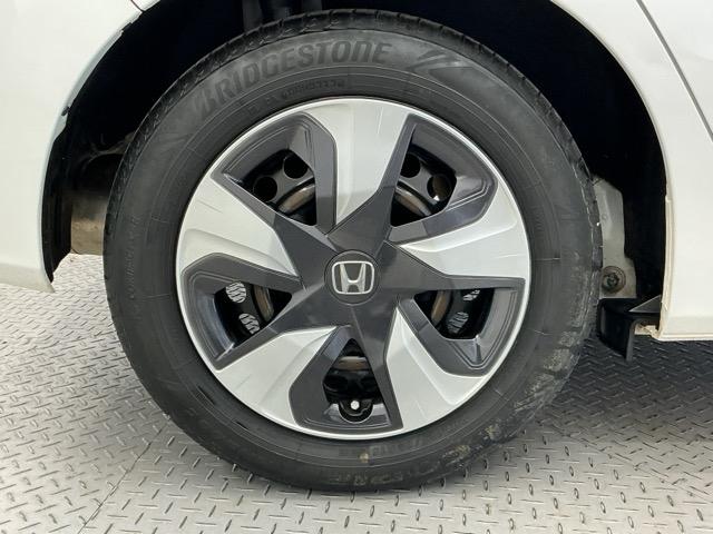 フィットハイブリッド Ｌホンダセンシング　ＬＥＤヘッドライト　バックカメラ　ＥＴＣ　軽減ブレーキ　Ｒカメ　サイドＳＲＳ　横滑り防止　フルセグテレビ　記録簿　ナビＴＶ　パワーステアリング　盗難防止装置　オートクルーズ　ＤＶＤ再生　ＡＢＳ（20枚目）