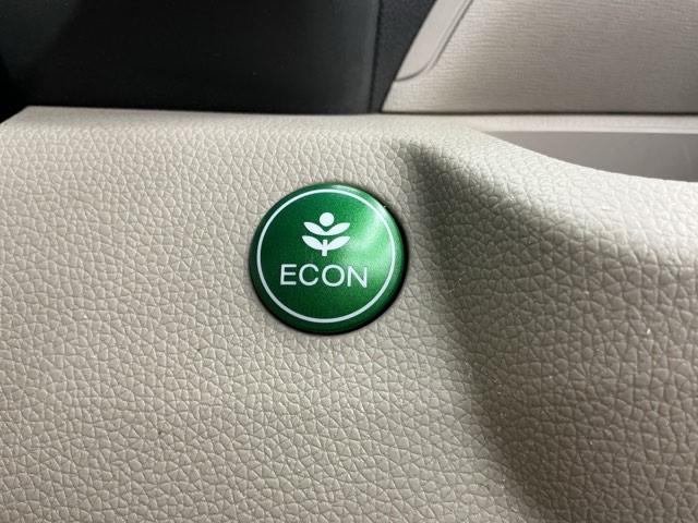N-WGN C ホンダ認定中古車 衝突軽減ブレーキ 衝突被害軽減システム 助手席エアバッグ ECON エアバッグ 横滑り防止 記録簿 パワーウインドウ フルオートエアコン 盗難防止システム パワーステアリング ABS(11枚目)