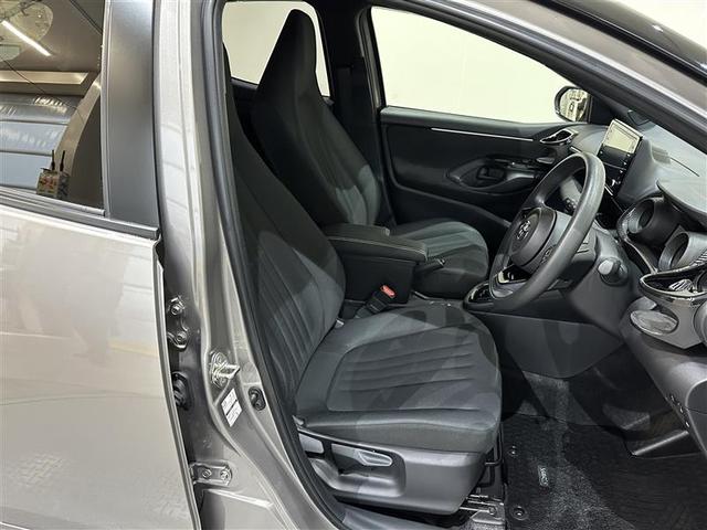 ヤリス Ｇ　点検記録簿　Ｂカメラ　エアコン　スマートキー＆プッシュスタート　ドライブレコーダー　ＬＥＤヘッド　イモビ　横滑り防止システム　クルーズＣ　アルミホイール　ＡＢＳ　パワーウィンドウ　１オーナー（9枚目）