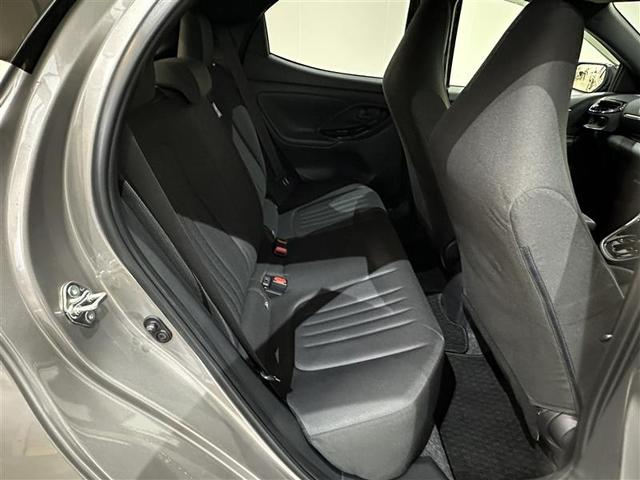 ヤリス Ｇ　点検記録簿　Ｂカメラ　エアコン　スマートキー＆プッシュスタート　ドライブレコーダー　ＬＥＤヘッド　イモビ　横滑り防止システム　クルーズＣ　アルミホイール　ＡＢＳ　パワーウィンドウ　１オーナー（10枚目）