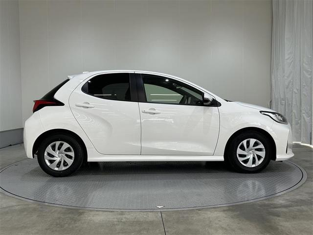 ヤリス ハイブリッドG LEDライト フルセグTV サイドエアバッグ スマートキ Bモニター 横滑り防止装置 クルコン セキュリティアラーム メディアプレイヤー接続 パワステ 点検記録簿 メモリーナビゲーション キーフリー(7枚目)