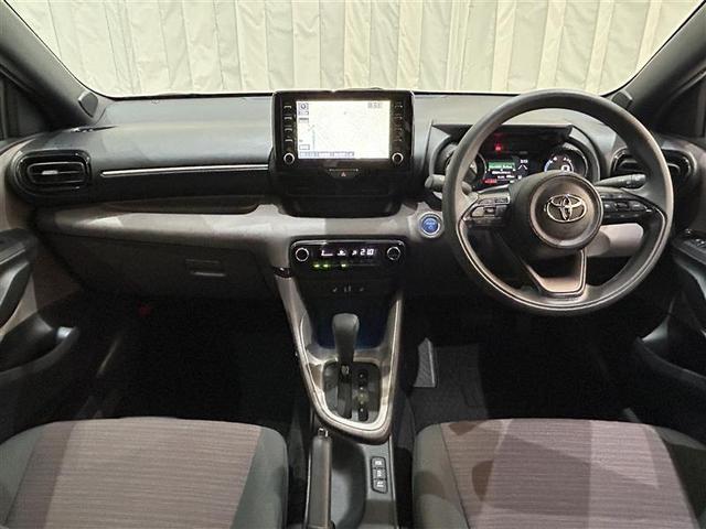 ヤリス ハイブリッドG LEDライト フルセグTV サイドエアバッグ スマートキ Bモニター 横滑り防止装置 クルコン セキュリティアラーム メディアプレイヤー接続 パワステ 点検記録簿 メモリーナビゲーション キーフリー(11枚目)