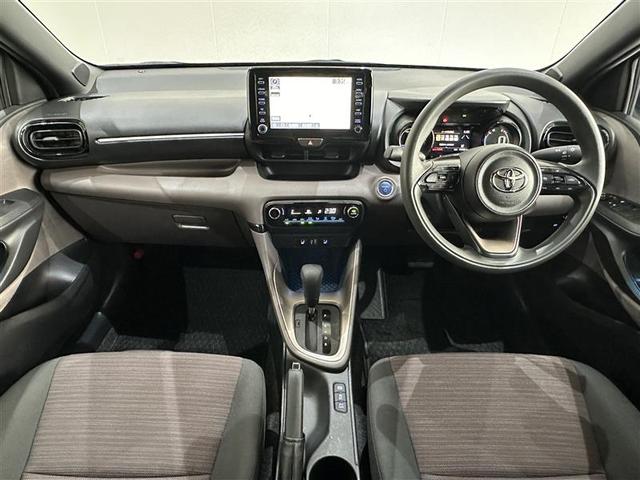 ヤリス ハイブリッドＧ　ＬＥＤライト　スマートキ　ナビ　Ｂモニター　横滑り防止装置　クルコン　セキュリティアラーム　メディアプレイヤー接続　パワステ　点検記録簿　メモリーナビゲーション　キーフリー　オートエアコン　ＡＢＳ（8枚目）