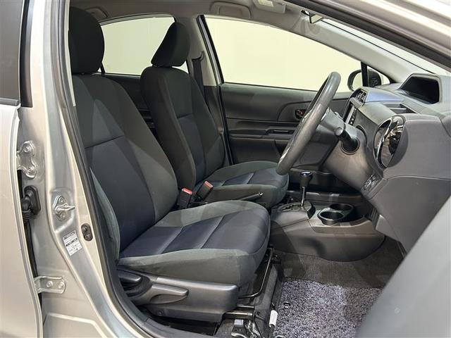 アクア Ｓ　スマートキープッシュスタート　キーレスエントリ　イモビ　ナビ＆ＴＶ　オートエアコン　デュアルエアバック　ＥＳＣ　Ｂカメラ　パワーウィンドウ　ＡＵＸ端子　ＥＴＣ　アルミホイール　ＳＲＳ　ワンセグＴＶ（9枚目）