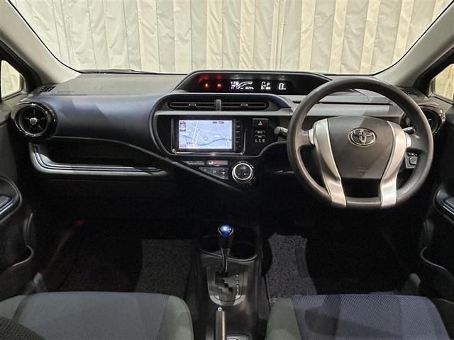 アクア Ｓ　スマートキープッシュスタート　キーレスエントリ　イモビ　ナビ＆ＴＶ　オートエアコン　デュアルエアバック　ＥＳＣ　Ｂカメラ　パワーウィンドウ　ＡＵＸ端子　ＥＴＣ　アルミホイール　ＳＲＳ　ワンセグＴＶ（11枚目）