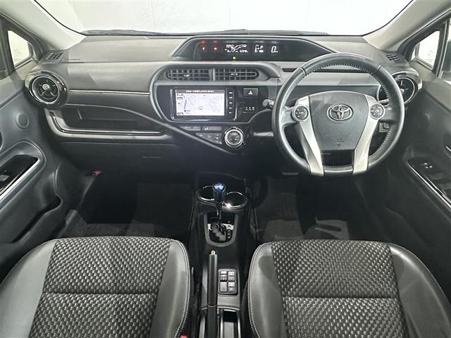 アクア Ｘ－アーバン　ＶＳＣ　衝突軽減システム　１オーナー　ＤＶＤ　スマートエントリー　ナビＴＶ　バックモニタ－　パワーステアリング　ＡＵＴＯエアコン　パワーウインドウ　ＡＢＳ　ＡＷ　デュアルエアバッグ　運転席エアバッグ（8枚目）