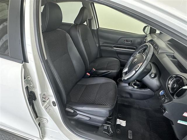 アクア Ｘ－アーバン　ＶＳＣ　衝突軽減システム　１オーナー　ＤＶＤ　スマートエントリー　ナビＴＶ　バックモニタ－　パワーステアリング　ＡＵＴＯエアコン　パワーウインドウ　ＡＢＳ　ＡＷ　デュアルエアバッグ　運転席エアバッグ（9枚目）