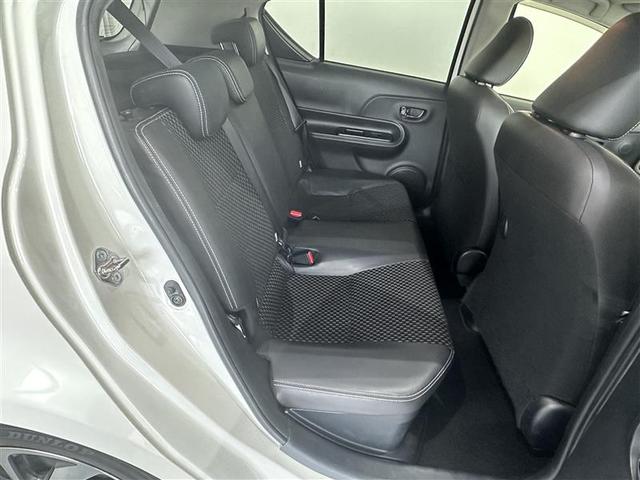 アクア Ｘ－アーバン　ＶＳＣ　衝突軽減システム　１オーナー　ＤＶＤ　スマートエントリー　ナビＴＶ　バックモニタ－　パワーステアリング　ＡＵＴＯエアコン　パワーウインドウ　ＡＢＳ　ＡＷ　デュアルエアバッグ　運転席エアバッグ（10枚目）