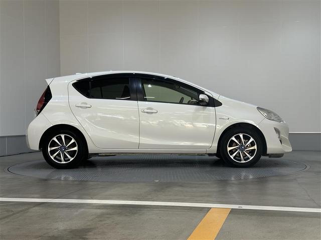 アクア Ｇ　誤発進抑制機能　バックモニタ　セキュリティー　メンテナンスノート　デュアルエアバック　ナビＴＶ　パワーウィンドウ　１オーナ－　ＥＳＣ　ＡＴエアコン　ＡＢＳ　パワーステアリング　アルミ　運転席エアバッグ（7枚目）