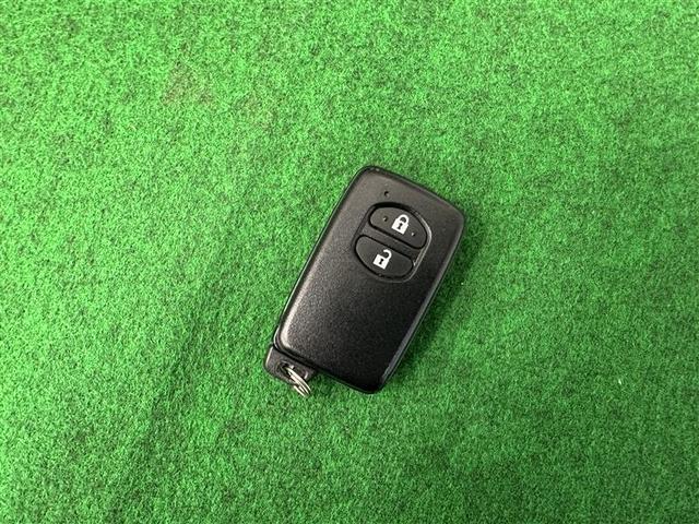 アクア Ｓ　スマートキープッシュスタート　キーレスエントリ　イモビ　ナビ＆ＴＶ　オートエアコン　デュアルエアバック　ＥＳＣ　Ｂカメラ　パワーウィンドウ　ＡＵＸ端子　ＥＴＣ　ＳＲＳ　ワンセグＴＶ　パワーステアリング（8枚目）