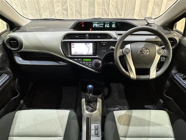 アクア Ｓ　スマートキープッシュスタート　キーレスエントリ　イモビ　ナビ＆ＴＶ　オートエアコン　デュアルエアバック　ＥＳＣ　Ｂカメラ　パワーウィンドウ　ＡＵＸ端子　ＥＴＣ　ＳＲＳ　ワンセグＴＶ　パワーステアリング（9枚目）