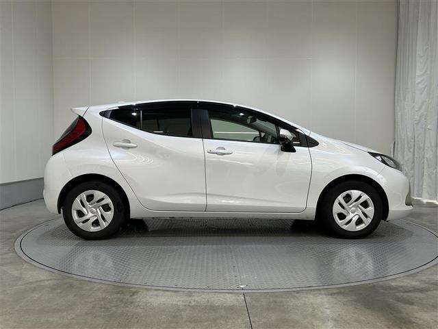 アクア Ｇ　ワンオーナ　ＶＳＣ　衝突軽減ブレーキ　メモリナビ　バックモニター　ＬＥＤ　クルーズコントロール　スマートキー　ＥＴＣ車載器　ＡＣ１００Ｖ　フルセグＴＶ　ナビＴＶ　パワーウィンドウ　イモビライザー　ＰＳ（7枚目）