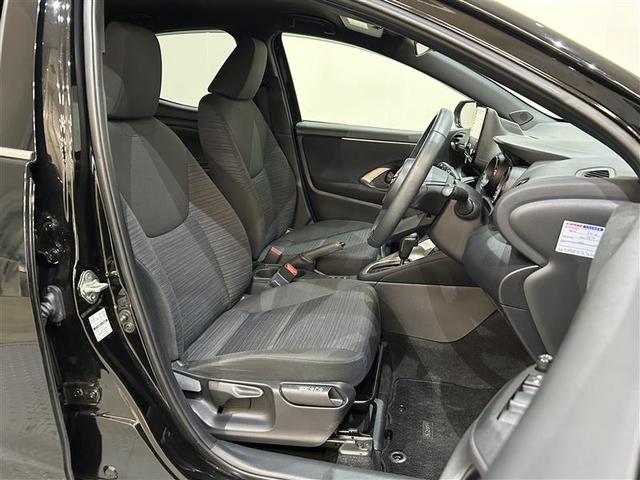 ヤリス ハイブリッドＺ　ＰＣＳ　整備記録簿　Ｂカメラ　ＬＥＤランプ　スマキー　ＥＴＣ付き　メディアプレイヤー接続　ＶＳＣ　パワステ　１オナ車　クルコン　カーテンエアバック　キーフリー　ＡＢＳ　イモビ　エアコン　エアバッグ（9枚目）