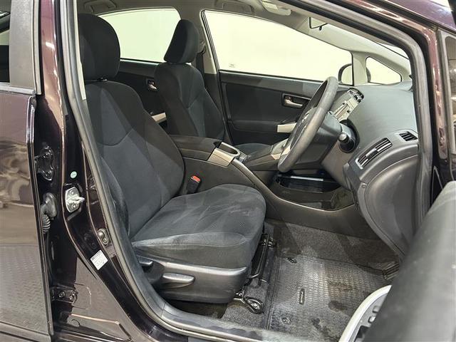 プリウス Ｓ　Ｂモニタ－　フルセグ地デジ　インテリキー　ＨＤＤナビゲーション　デュアルエアバック　エアＢ　イモビライザー　ＤＶＤ再生可能　ワンオーナー車　ナビＴＶ　ＡＵＴＯエアコン　横スベリ防止　アルミホイール（9枚目）