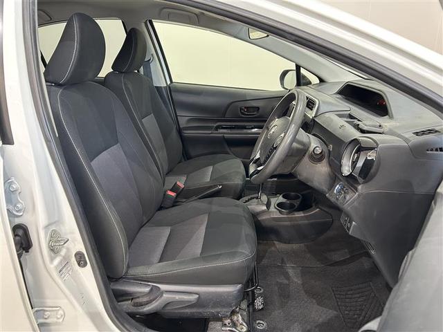 アクア Ｓスタイルブラック　ＡＵＸ端子　記録簿あり　バックモニタ－　ナビＴＶ　イモビライザー　ＬＥＤライト　スマートキープッシュスタート　ＥＴＣ付き　Ｗエアバッグ　キーフリ　メモリーナビゲーション　横滑り防止装置付き　１セグ（9枚目）