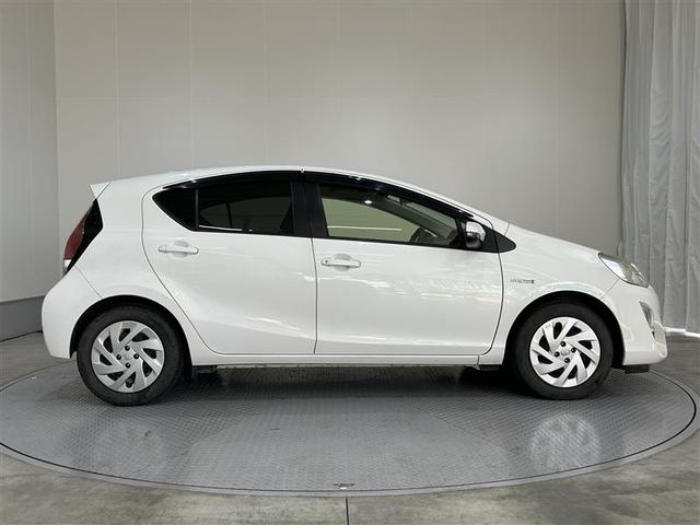 アクア Ｓ　セキュリティー　キーレススタート　両席エアバッグ　スマートキーシステム　取説記録簿　バックモニタ　ＡＴエアコン　ＶＳＣ　運転席エアバッグ　パワーウインドー　ＥＴＣ付　パワステ　１セグＴＶ　ＡＢＳ（7枚目）