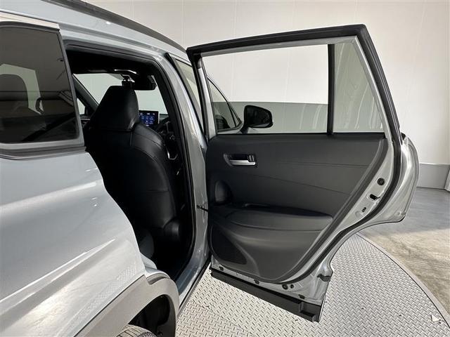 カローラクロス ハイブリッド　Ｚ　電動シ－ト　ドライブレコーダ　ワンオ－ナ－車　地デジＴＶ　プリクラッシュセーフティシステム　キーレスエントリー　横滑防止装置　整備記録簿　ＡＡＣ　盗難防止システム　メディアプレイヤー接続　ナビ＆ＴＶ（23枚目）