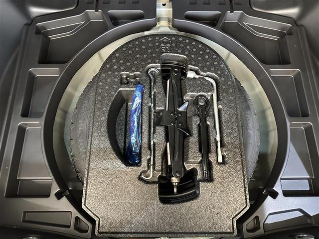 カローラクロス ハイブリッド　Ｚ　電動シ－ト　ドライブレコーダ　ワンオ－ナ－車　地デジＴＶ　プリクラッシュセーフティシステム　キーレスエントリー　横滑防止装置　整備記録簿　ＡＡＣ　盗難防止システム　メディアプレイヤー接続　ナビ＆ＴＶ（28枚目）