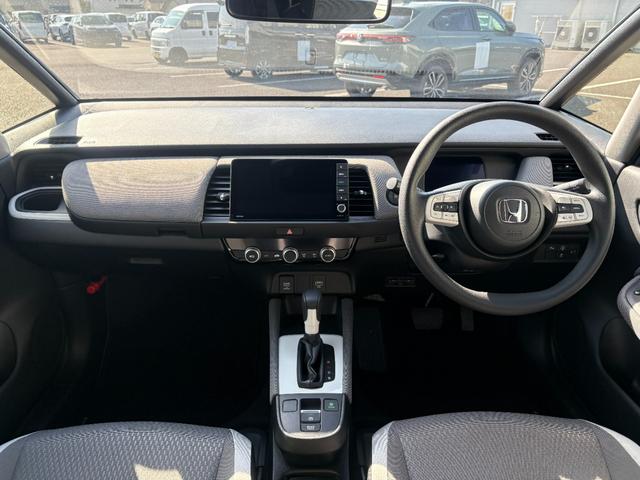 フィット ｅ：ＨＥＶクロスター　１オーナー・センシング純正ナビＢカメラＥＴＣ（3枚目）