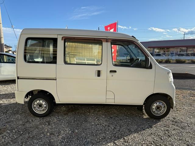 ハイゼットカーゴ スペシャル 切替式4WD 車検2年付き 5速MT エアバック パワーステアリング エアコン(4枚目)