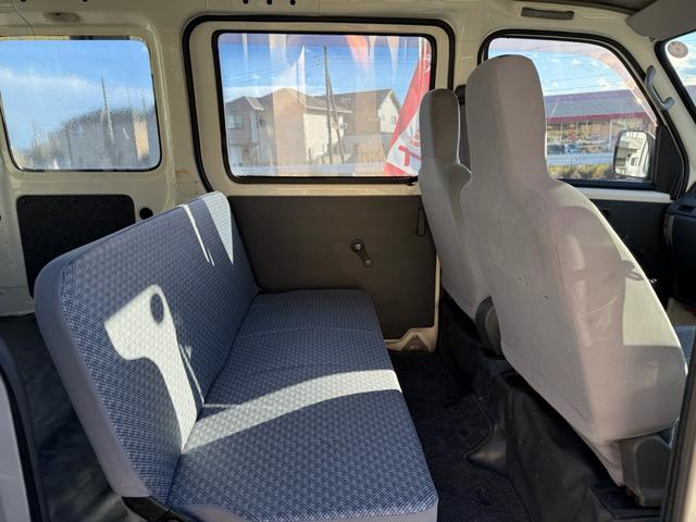 ハイゼットカーゴ スペシャル 切替式4WD 車検2年付き 5速MT エアバック パワーステアリング エアコン(12枚目)