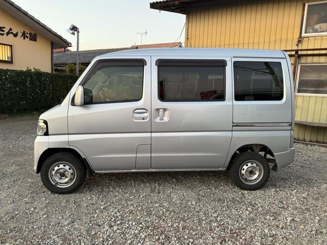 NV100クリッパーバン GXターボ 切り替え式4WD ETC キーレス 車検令和8年6月迄 オートパワーウィンドウ CDオーディオ Wエアバック(5枚目)