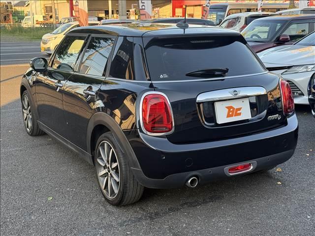 ＭＩＮＩ クーパーＤ　ナビ　Ｂモニ　インテリジェントセーフティ　パーキングベンチレーション　ＥＴＣ　革シート　サンルーフ　ハーマンカードン　クルコン　Ｃセンサ　シートヒーター　ドラレコ　Ａライト　ＬＥＤヘッドライト（8枚目）