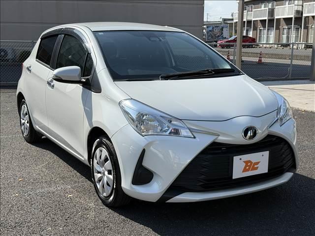 ヴィッツ Ｆ　セーフティーエディションＩＩ　地デジナビ　セーフティセンス　スマートキー　Ｐスタート　ＥＴＣ　ドラレコ　ＢＴ　Ａハイビーム　車線逸脱警報　マット　バイザー　Ｐガラス　ＵＶカット　ＩＳＯＦＩＸ　電格ミラー　横滑り防止　シートリフター（5枚目）