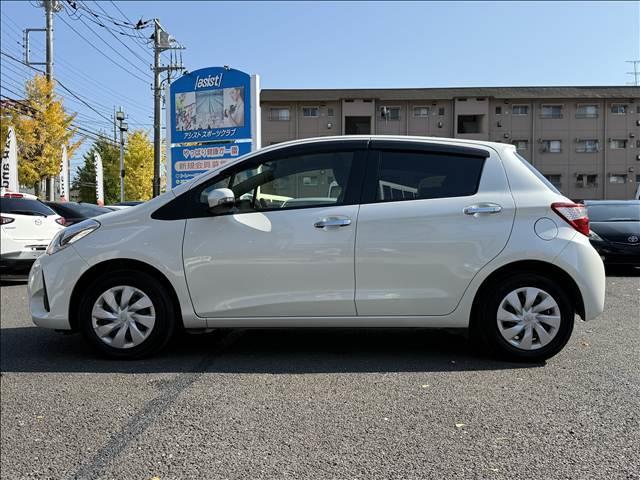 ヴィッツ Ｆ　セーフティーエディションＩＩ　地デジナビ　セーフティセンス　スマートキー　Ｐスタート　ＥＴＣ　ドラレコ　ＢＴ　Ａハイビーム　車線逸脱警報　マット　バイザー　Ｐガラス　ＵＶカット　ＩＳＯＦＩＸ　電格ミラー　横滑り防止　シートリフター（6枚目）