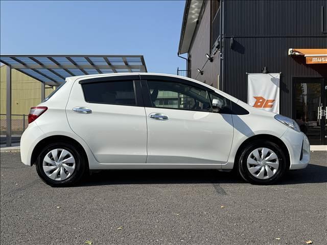 ヴィッツ Ｆ　セーフティーエディションＩＩ　地デジナビ　セーフティセンス　スマートキー　Ｐスタート　ＥＴＣ　ドラレコ　ＢＴ　Ａハイビーム　車線逸脱警報　マット　バイザー　Ｐガラス　ＵＶカット　ＩＳＯＦＩＸ　電格ミラー　横滑り防止　シートリフター（7枚目）