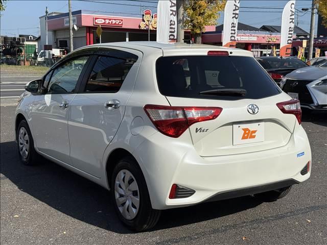 ヴィッツ Ｆ　セーフティーエディションＩＩ　地デジナビ　セーフティセンス　スマートキー　Ｐスタート　ＥＴＣ　ドラレコ　ＢＴ　Ａハイビーム　車線逸脱警報　マット　バイザー　Ｐガラス　ＵＶカット　ＩＳＯＦＩＸ　電格ミラー　横滑り防止　シートリフター（8枚目）