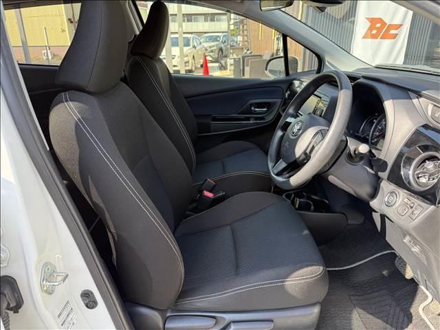 ヴィッツ Ｆ　セーフティーエディションＩＩ　地デジナビ　セーフティセンス　スマートキー　Ｐスタート　ＥＴＣ　ドラレコ　ＢＴ　Ａハイビーム　車線逸脱警報　マット　バイザー　Ｐガラス　ＵＶカット　ＩＳＯＦＩＸ　電格ミラー　横滑り防止　シートリフター（9枚目）