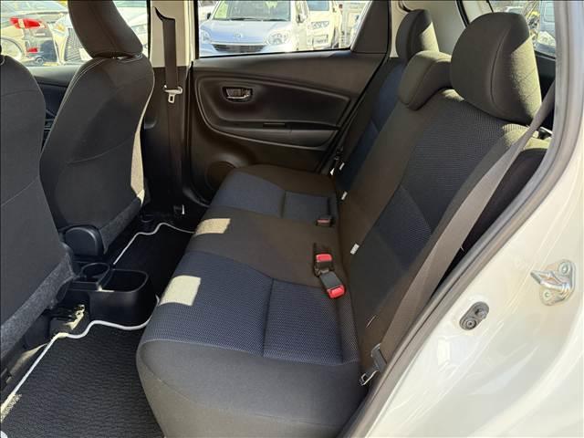 ヴィッツ Ｆ　セーフティーエディションＩＩ　地デジナビ　セーフティセンス　スマートキー　Ｐスタート　ＥＴＣ　ドラレコ　ＢＴ　Ａハイビーム　車線逸脱警報　マット　バイザー　Ｐガラス　ＵＶカット　ＩＳＯＦＩＸ　電格ミラー　横滑り防止　シートリフター（10枚目）