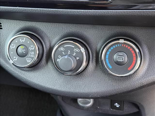 ヴィッツ Ｆ　セーフティーエディションＩＩ　地デジナビ　セーフティセンス　スマートキー　Ｐスタート　ＥＴＣ　ドラレコ　ＢＴ　Ａハイビーム　車線逸脱警報　マット　バイザー　Ｐガラス　ＵＶカット　ＩＳＯＦＩＸ　電格ミラー　横滑り防止　シートリフター（13枚目）