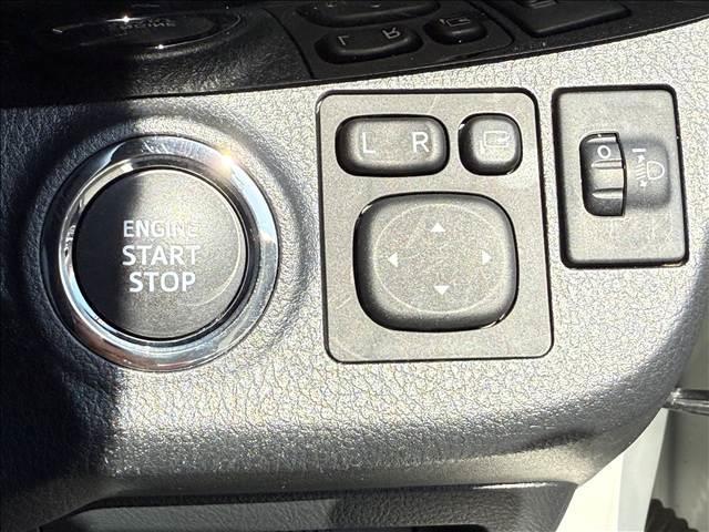 ヴィッツ Ｆ　セーフティーエディションＩＩ　地デジナビ　セーフティセンス　スマートキー　Ｐスタート　ＥＴＣ　ドラレコ　ＢＴ　Ａハイビーム　車線逸脱警報　マット　バイザー　Ｐガラス　ＵＶカット　ＩＳＯＦＩＸ　電格ミラー　横滑り防止　シートリフター（15枚目）