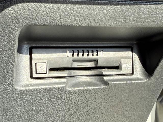 ヴィッツ Ｆ　セーフティーエディションＩＩ　地デジナビ　セーフティセンス　スマートキー　Ｐスタート　ＥＴＣ　ドラレコ　ＢＴ　Ａハイビーム　車線逸脱警報　マット　バイザー　Ｐガラス　ＵＶカット　ＩＳＯＦＩＸ　電格ミラー　横滑り防止　シートリフター（16枚目）