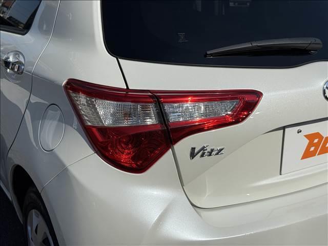 ヴィッツ Ｆ　セーフティーエディションＩＩ　地デジナビ　セーフティセンス　スマートキー　Ｐスタート　ＥＴＣ　ドラレコ　ＢＴ　Ａハイビーム　車線逸脱警報　マット　バイザー　Ｐガラス　ＵＶカット　ＩＳＯＦＩＸ　電格ミラー　横滑り防止　シートリフター（36枚目）