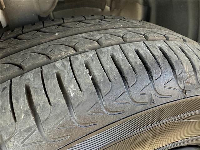 ヴィッツ Ｆ　セーフティーエディションＩＩ　地デジナビ　セーフティセンス　スマートキー　Ｐスタート　ＥＴＣ　ドラレコ　ＢＴ　Ａハイビーム　車線逸脱警報　マット　バイザー　Ｐガラス　ＵＶカット　ＩＳＯＦＩＸ　電格ミラー　横滑り防止　シートリフター（41枚目）