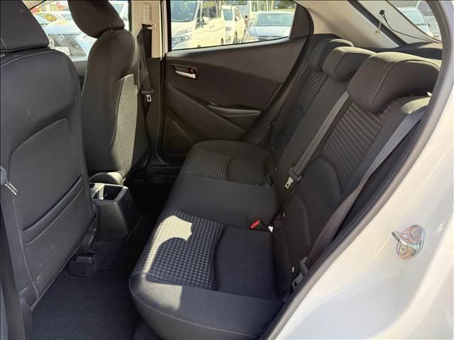 デミオ 15S ナビ Bモニター スマートシティブレーキ スマートキー Pスタート ETC BT Aライト Aハイビーム Cセンサー カーテン/サイドSRS ステリモ i-stop 横滑り防止 車線逸脱警報 マット(10枚目)