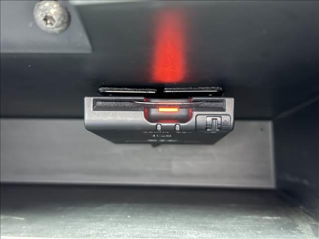 セレナ G 両電スラ フルセグナビ エマブレ アラビュー クルコン Cセンサー インテリキー Pスタ ステリモ BT LED フォグ Aライト ETC Pアシスト シートバックテーブル ロールサンシェード(17枚目)