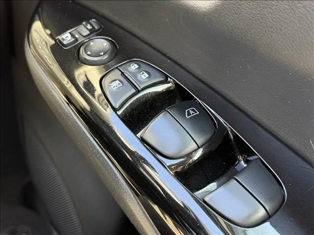 セレナ G 両電スラ フルセグナビ エマブレ アラビュー クルコン Cセンサー インテリキー Pスタ ステリモ BT LED フォグ Aライト ETC Pアシスト シートバックテーブル ロールサンシェード(29枚目)