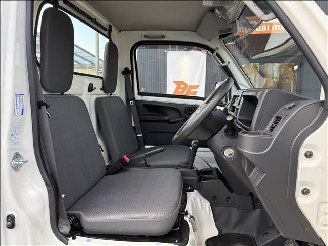 ハイゼットトラック スタンダード　三方開　ラジオ　ＬＥＤヘッドライト　リアウィンドウサンシェード　荷台ゴムマット　フロントバイザー　ヘッドライトレベライザー　ＡＣソケット　ゴムマット　バイザー　サンバイザー　ＳＲＳエアバッグ　パワステ（9枚目）